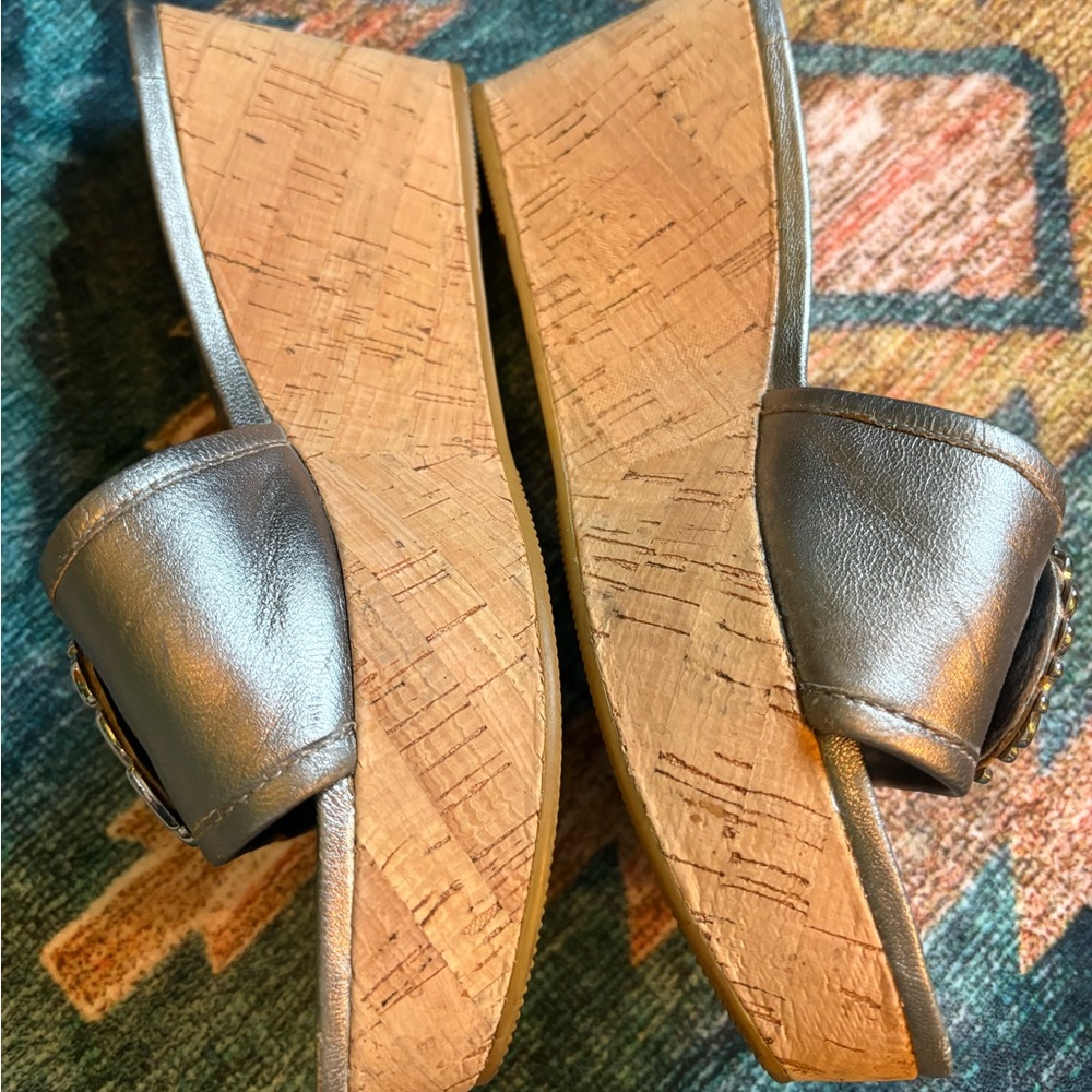 Coach Judith wedge sandals, metallic, cork heel; large signature pendant. - Picture 6 of 15